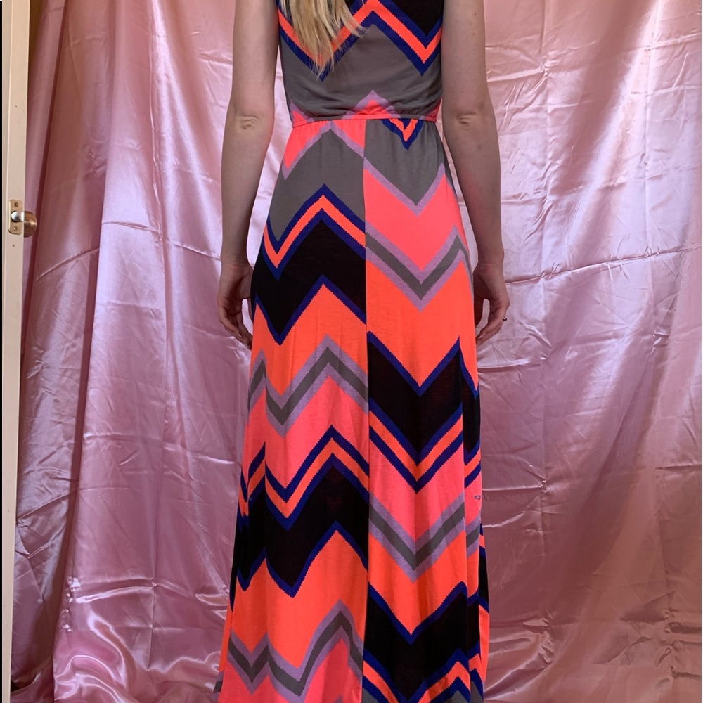 Maxi - Picture 3 of 3